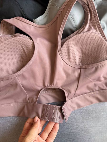 СПОРТИВНИЙ ТОП З РЕГУЛЮВАННЯМ ОБ'ЄМУ 3XL чорний 5987-1 фото